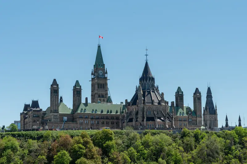 La colline du Parlement et la tour de la Paix à Ottawa